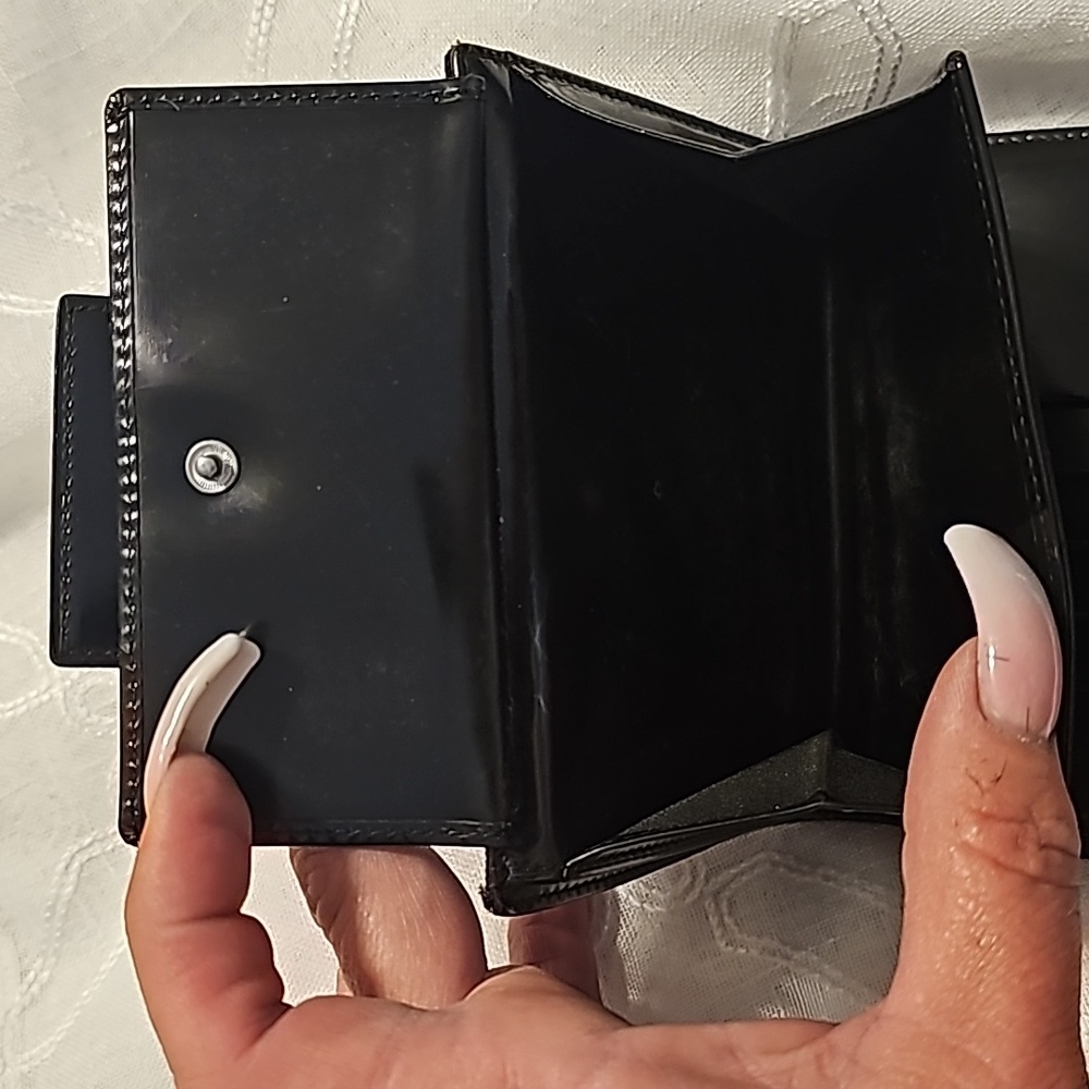 Authentic BVLGARI Wallet Unisex - Picture 11 of 13